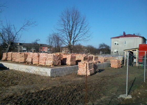Доставка цегли на об'єкт
